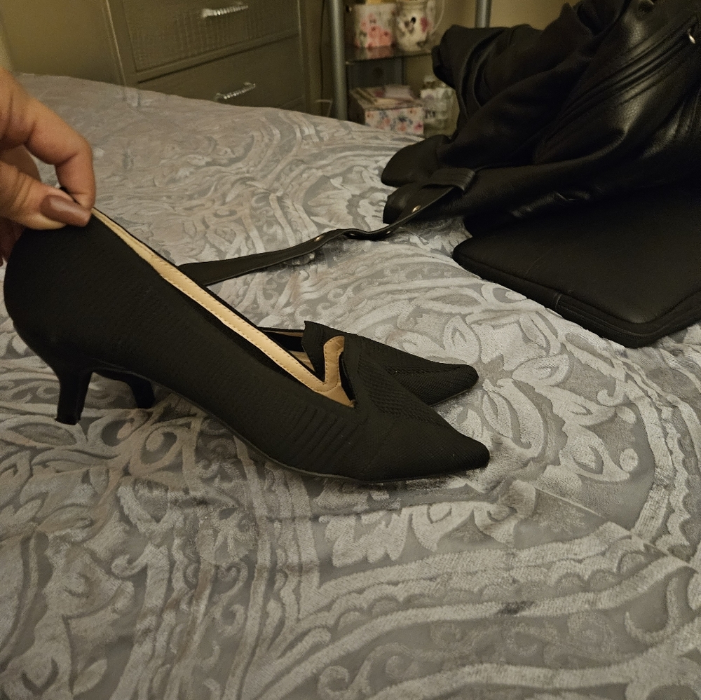 black heels - Picture 2 of 6